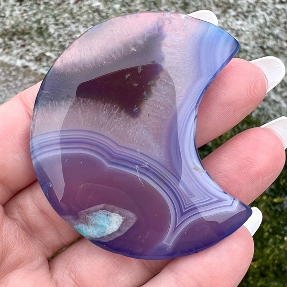 Blue Cherry Agate Heart + Ametyst Heart Crystal Specimens - Picture 5 of 7